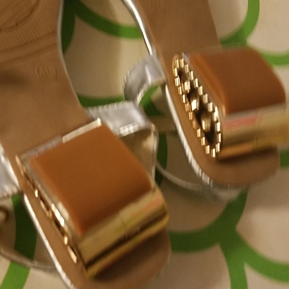 Shoes - Picture 7 of 8